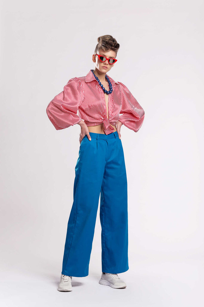 Joya pants! Mid-rise fit with elastic waist from the back and front button fastening! Wide relaxed cut with gabardine fabric jujule lemonie blue