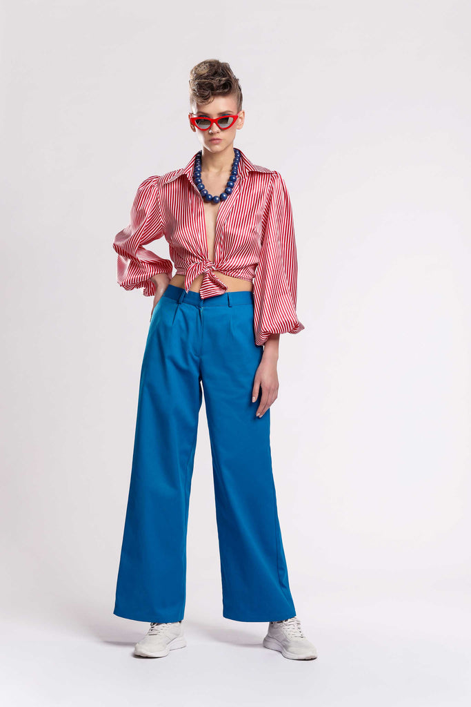 Joya pants! Mid-rise fit with elastic waist from the back and front button fastening! Wide relaxed cut with gabardine fabric jujule lemonie blue