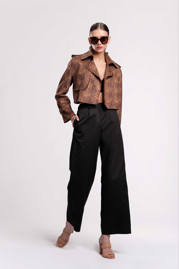 Joya pants! Mid-rise fit with elastic waist from the back and front button fastening! Wide relaxed cut with gabardine fabric jujule lemonie black
