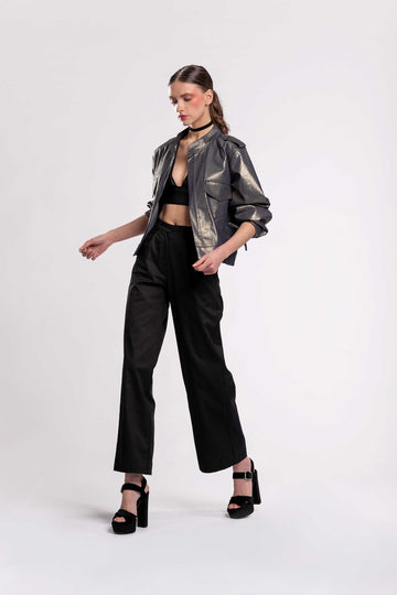 Joya pants! Mid-rise fit with elastic waist from the back and front button fastening! Wide relaxed cut with gabardine fabric jujule lemonie black